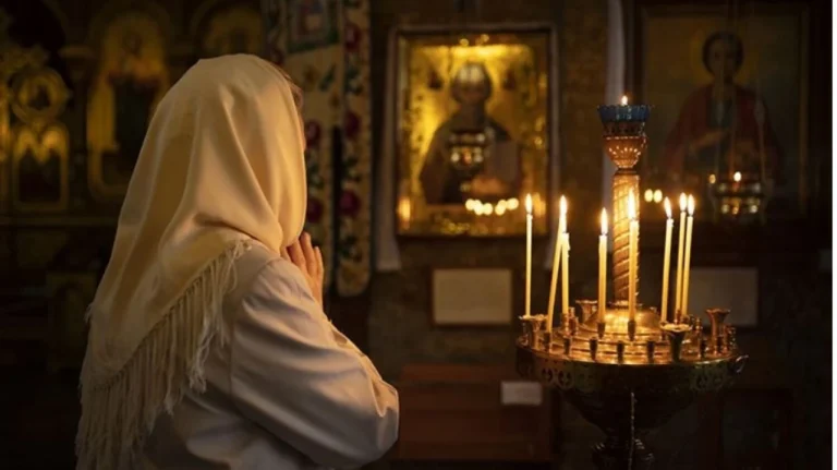 Скільки свічок ставлять в церкві: символіка, практика та щирість молитви